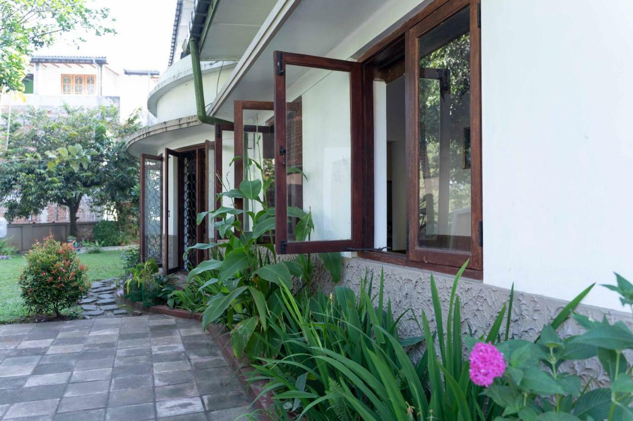 Don'S Lounge & Villa Канди Екстериор снимка
