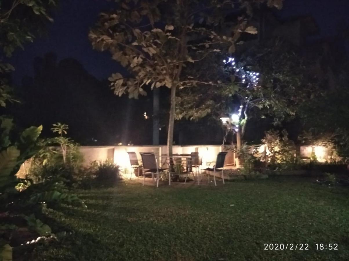 Don'S Lounge & Villa Канди Екстериор снимка