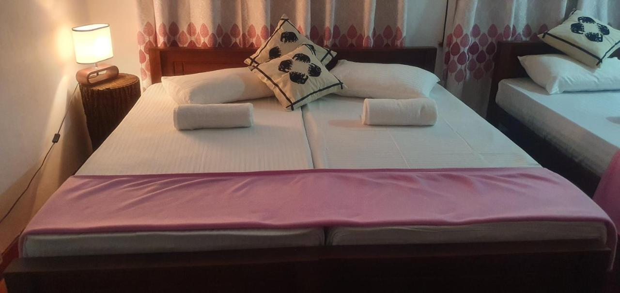 Don'S Lounge & Villa Канди Екстериор снимка