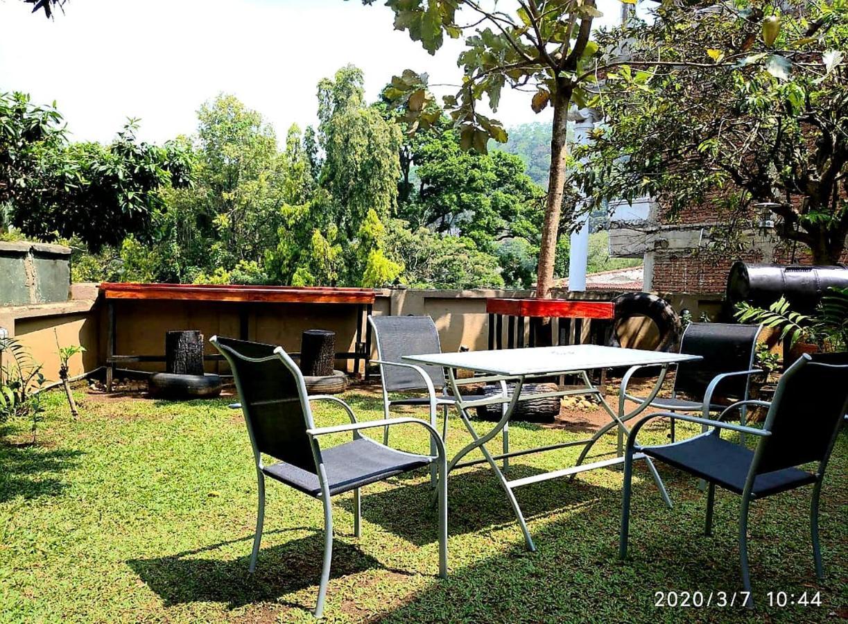 Don'S Lounge & Villa Канди Екстериор снимка